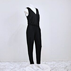 NWOT Korye V Neck Sleeveless Surplice Unlined Straight Leg Jumpsuit Black S‎
